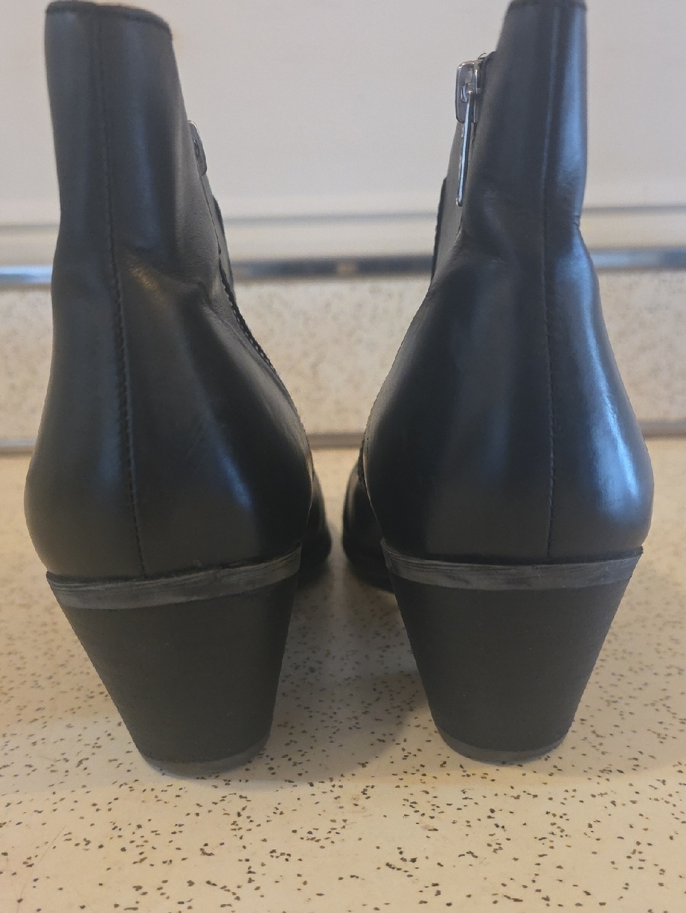 Frye Women's Jennifer Leather Side Zip Ankle Boots Booties Black 7.5 M 3471729 - Picture 7 of 11